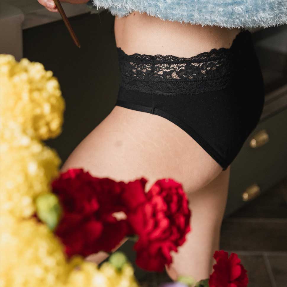 culotte menstruelle dentelle bertyne portee de côté